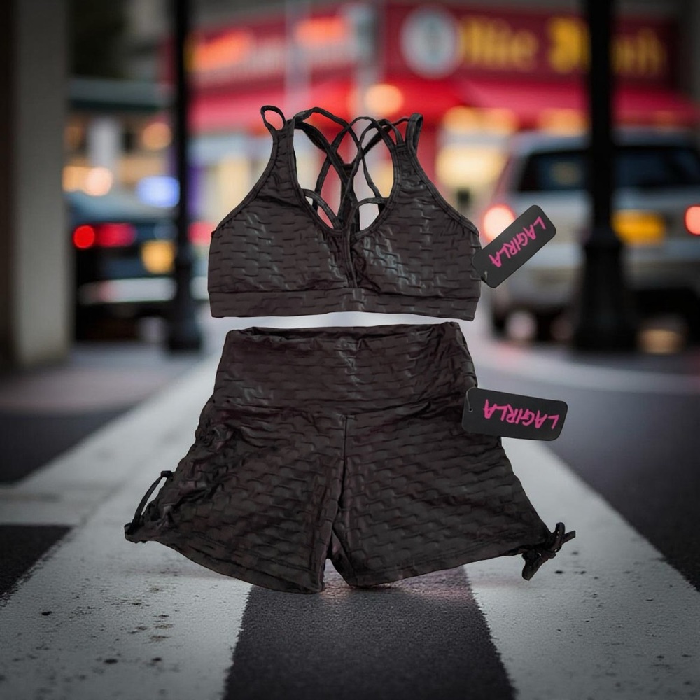 LAGIRLA GYM Crossfit Black Textured Crop Top and Shorts (Set)